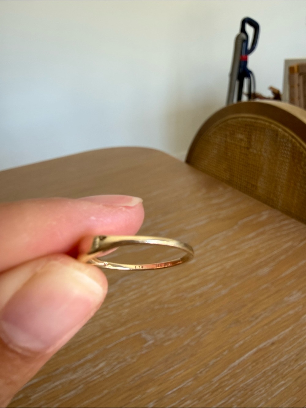 Mejuri Slim Signet 14K Gold Ring - Picture 7 of 9